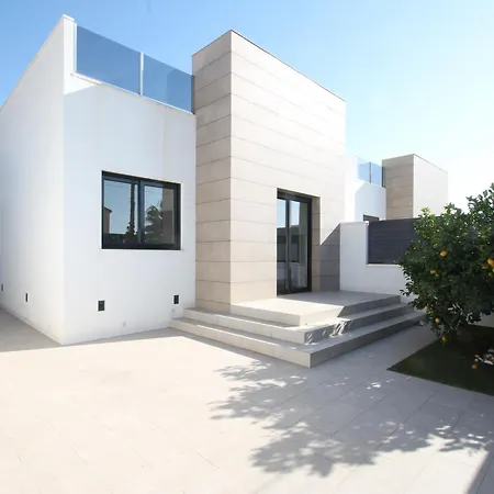 Designer With Pool Willa